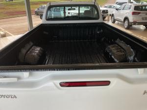 Toyota Hilux 2.4GD-6 single cab Raider manual - Image 19
