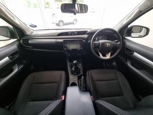 Toyota Hilux 2.4GD-6 double cab Raider manual - Image 6