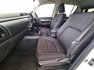 Toyota Hilux 2.4GD-6 double cab Raider manual - Image 7