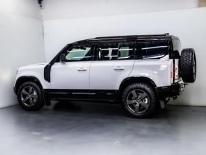 Land Rover Defender 110 D350 X-Dynamic HSE - Image 11