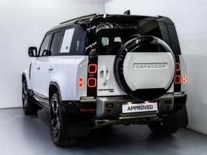 Land Rover Defender 110 D300 X-Dynamic HSE - Image 8