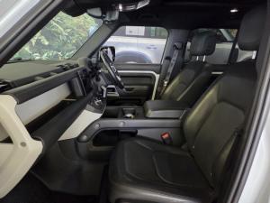 Land Rover Defender 110 D300 X-Dynamic HSE - Image 9