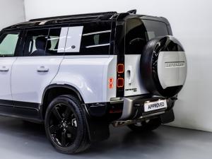 Land Rover Defender 110 D300 X-Dynamic HSE - Image 9