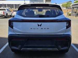 Mahindra XUV 3XO 1.2T AX5L - Image 4