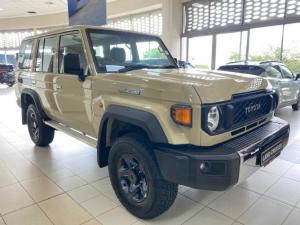 Toyota Land Cruiser 76 2.8GD-6 station wagon LX manual - Image 1