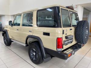 Toyota Land Cruiser 76 2.8GD-6 station wagon LX manual - Image 3