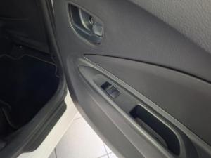 Toyota Yaris 1.3 sedan T3 - Image 5