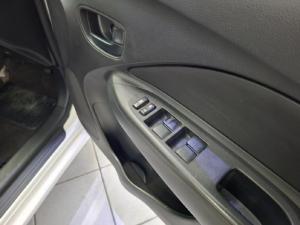 Toyota Yaris 1.3 sedan T3 - Image 7