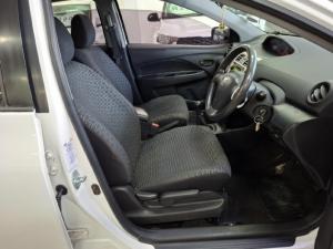 Toyota Yaris 1.3 sedan T3 - Image 9