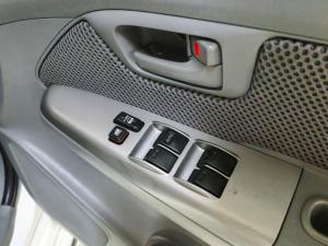 Toyota Hilux 4.0 V6 double cab Raider Dakar edition - Image 12