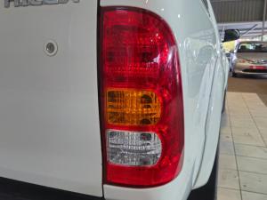 Toyota Hilux 4.0 V6 double cab Raider Dakar edition - Image 18