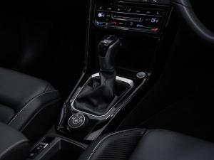 Volkswagen T-Roc 2.0TSI 4Motion R-Line - Image 23