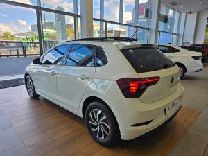 Volkswagen Polo hatch 1.0TSI Life auto - Image 4