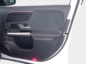 Mercedes-Benz GLA GLA200d Progressive - Image 16