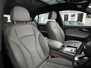 Audi Q8 55TFSI quattro - Image 8