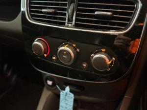 Renault Clio IV 900 T Dynamique 5-Door - Image 18