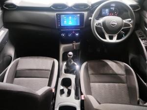 Nissan Magnite 1.0 Visia manual - Image 11