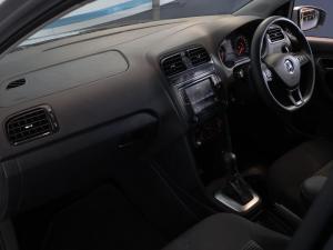Volkswagen Polo Vivo hatch 1.6 Comfortline auto - Image 12