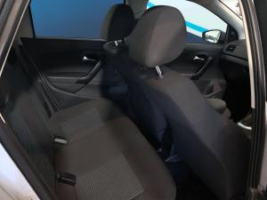Volkswagen Polo Vivo hatch 1.6 Comfortline auto - Image 15