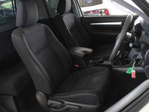 Toyota Hilux 2.4GD-6 Xtra cab Raider manual - Image 17