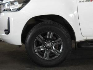 Toyota Hilux 2.4GD-6 Xtra cab Raider manual - Image 8