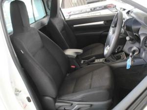 Toyota Hilux 2.4GD-6 single cab Raider manual - Image 17