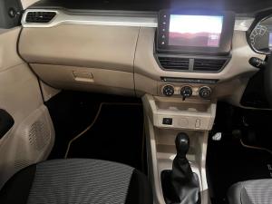 Renault Triber 1.0 Evolution - Image 10