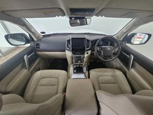 Toyota Land Cruiser 200 4.5D-4D V8 VX-R - Image 6