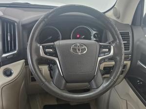 Toyota Land Cruiser 200 4.5D-4D V8 VX-R - Image 8