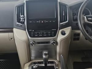 Toyota Land Cruiser 200 4.5D-4D V8 VX-R - Image 9