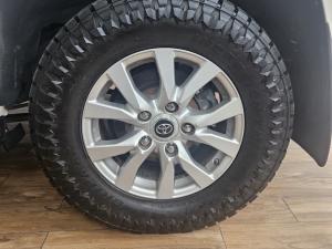 Toyota Land Cruiser 200 4.5D-4D V8 VX-R - Image 12