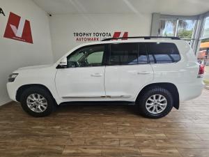 Toyota Land Cruiser 200 4.5D-4D V8 VX-R - Image 15