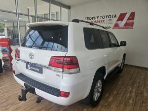 Toyota Land Cruiser 200 4.5D-4D V8 VX-R - Image 2