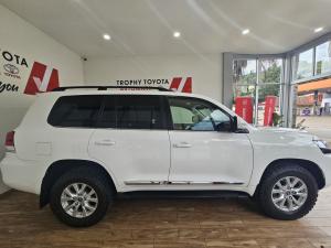 Toyota Land Cruiser 200 4.5D-4D V8 VX-R - Image 3