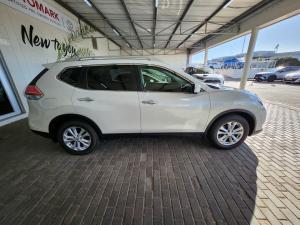 Nissan X-Trail 2.5 4x4 SE - Image 3