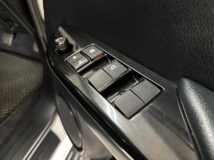 Toyota Hilux 2.4GD-6 double cab 4x4 Raider manual - Image 11