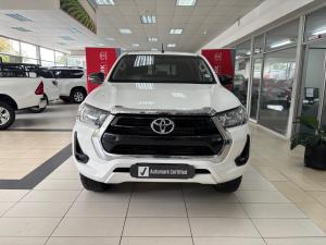 Toyota Hilux 2.4GD-6 double cab 4x4 Raider manual - Image 4