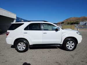 Toyota Fortuner 3.0D-4D 4x4 - Image 3