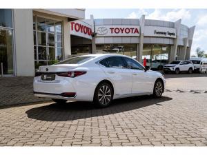Lexus ES 300h EX - Image 2