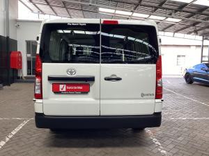 Toyota Quantum 2.8 LWB panel van manual - Image 5