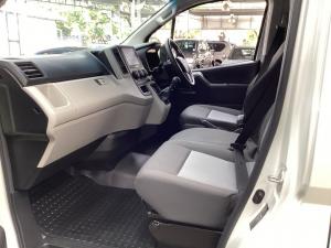 Toyota Quantum 2.8 LWB panel van manual - Image 7