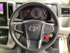 Toyota Quantum 2.8 LWB panel van manual - Image 8