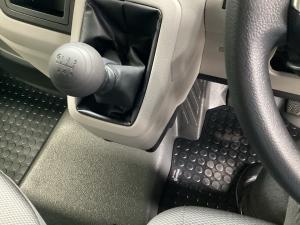 Toyota Quantum 2.8 LWB panel van manual - Image 12