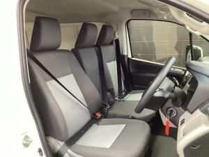 Toyota Quantum 2.8 LWB panel van manual - Image 16