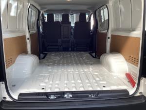 Toyota Quantum 2.8 LWB panel van manual - Image 18