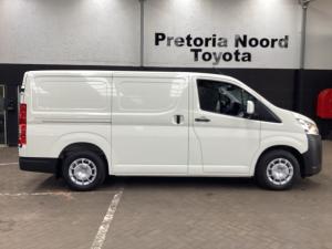 Toyota Quantum 2.8 LWB panel van manual - Image 3