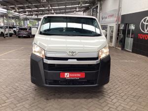 Toyota Quantum 2.8 LWB panel van manual - Image 4
