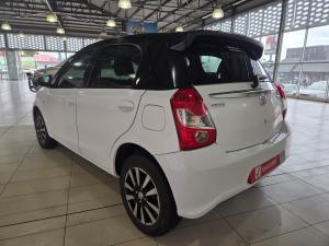 Toyota Etios hatch 1.5 Sport - Image 17