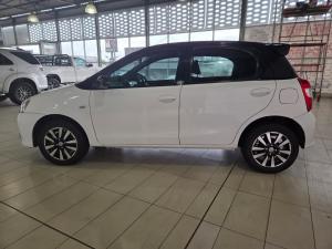 Toyota Etios hatch 1.5 Sport - Image 18