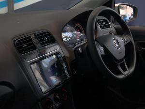 Volkswagen Polo Vivo hatch 1.6 Life - Image 15
